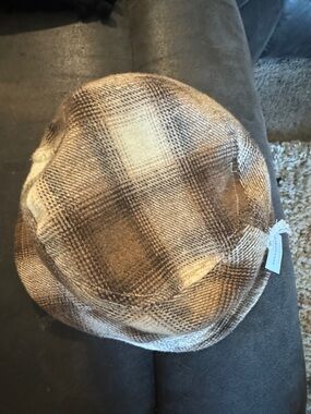 American Eagle Outfitters Plaid Newsboy Cap in Brown and Cream
